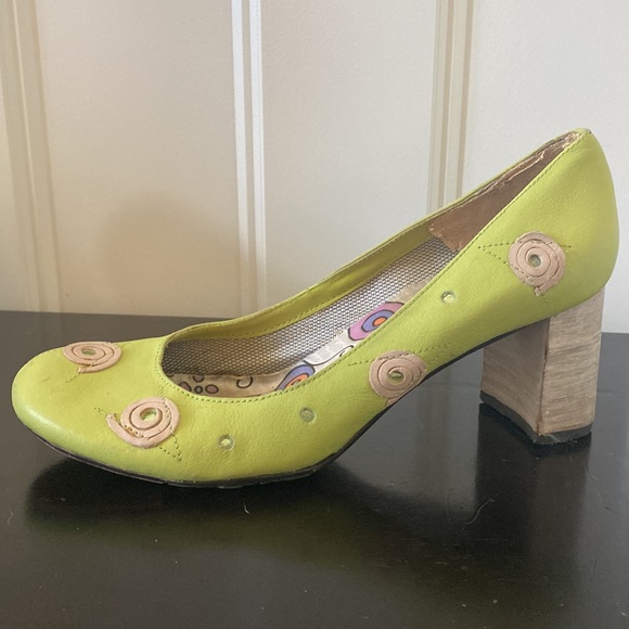 MORENATO Lime green funky heels.  Super comfortable with cool tan swirl details. - Picture 7 of 12